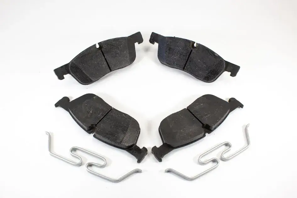 Fresh Stock TRW Ceramic Front Disc Brake Pad Set - LR128263
