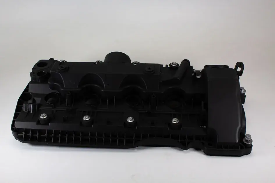URO Right Engine Valve Cover - 11127563474 Free Returns
